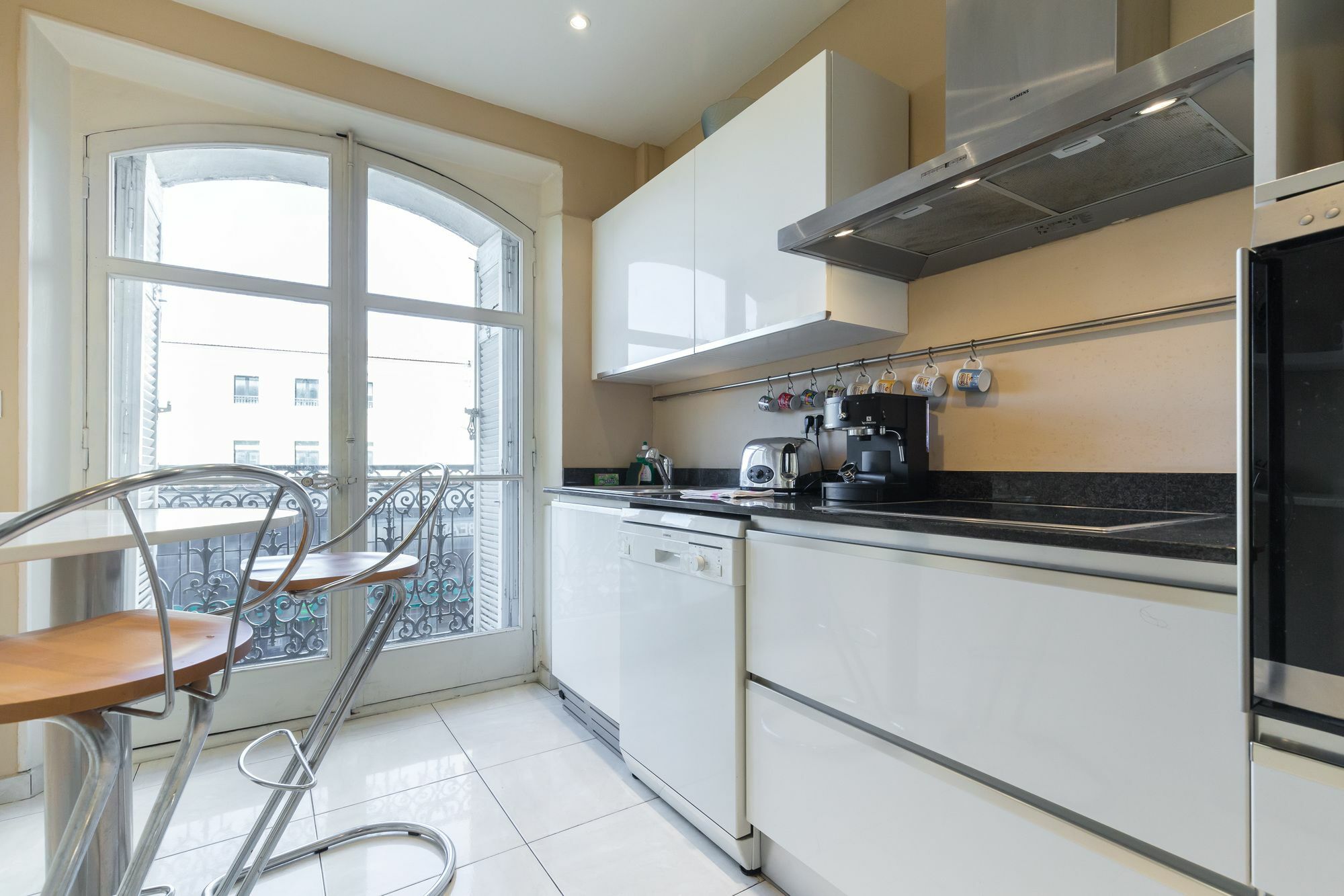 Lovely 2 Bed 2 Bath Apartment In Cannes On Rue Antibea Easy Walk To The Palais 224 Exterior photo
