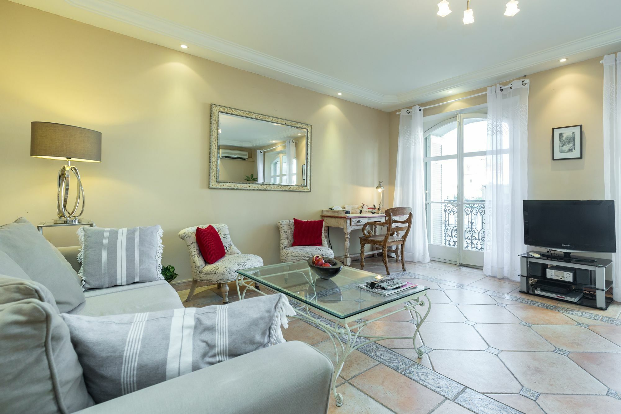 Lovely 2 Bed 2 Bath Apartment In Cannes On Rue Antibea Easy Walk To The Palais 224 Exterior photo